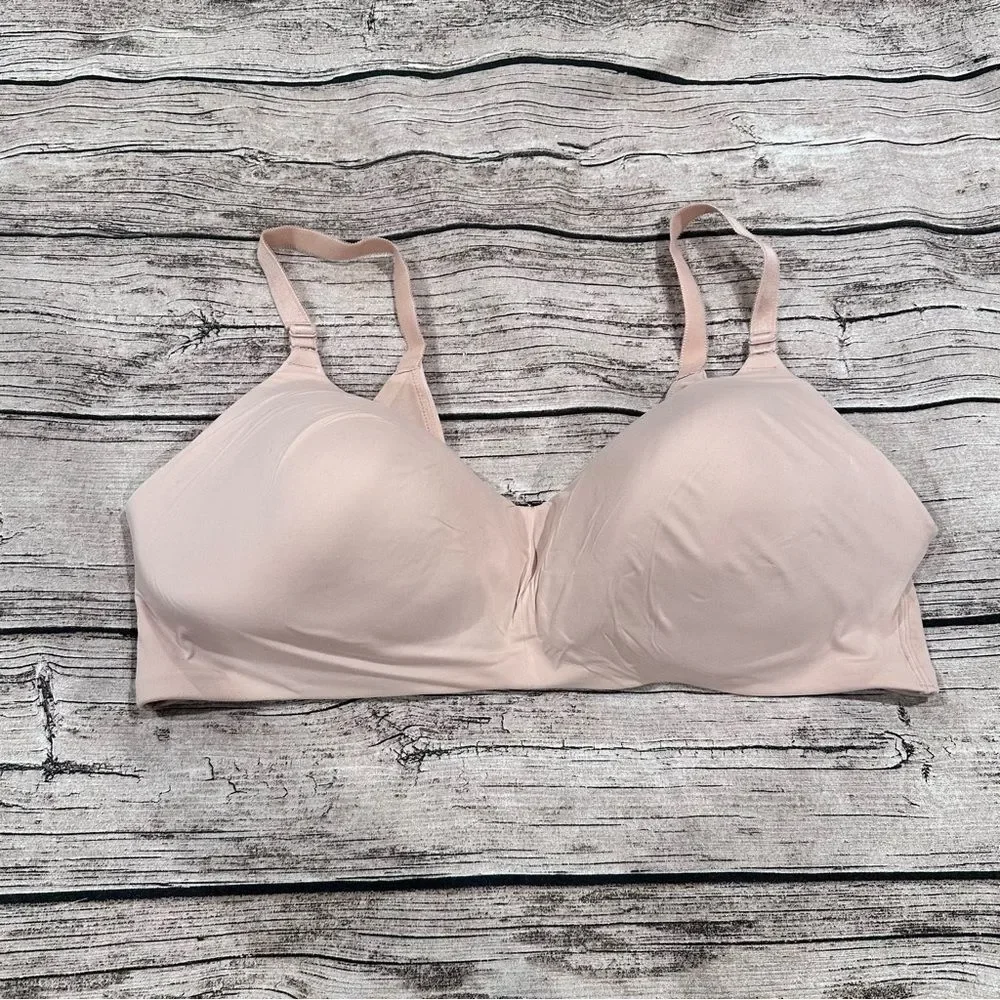 Torrid Light Pink/Cream Seamless Wireless Bra with Adjustable Straps Size 40DD